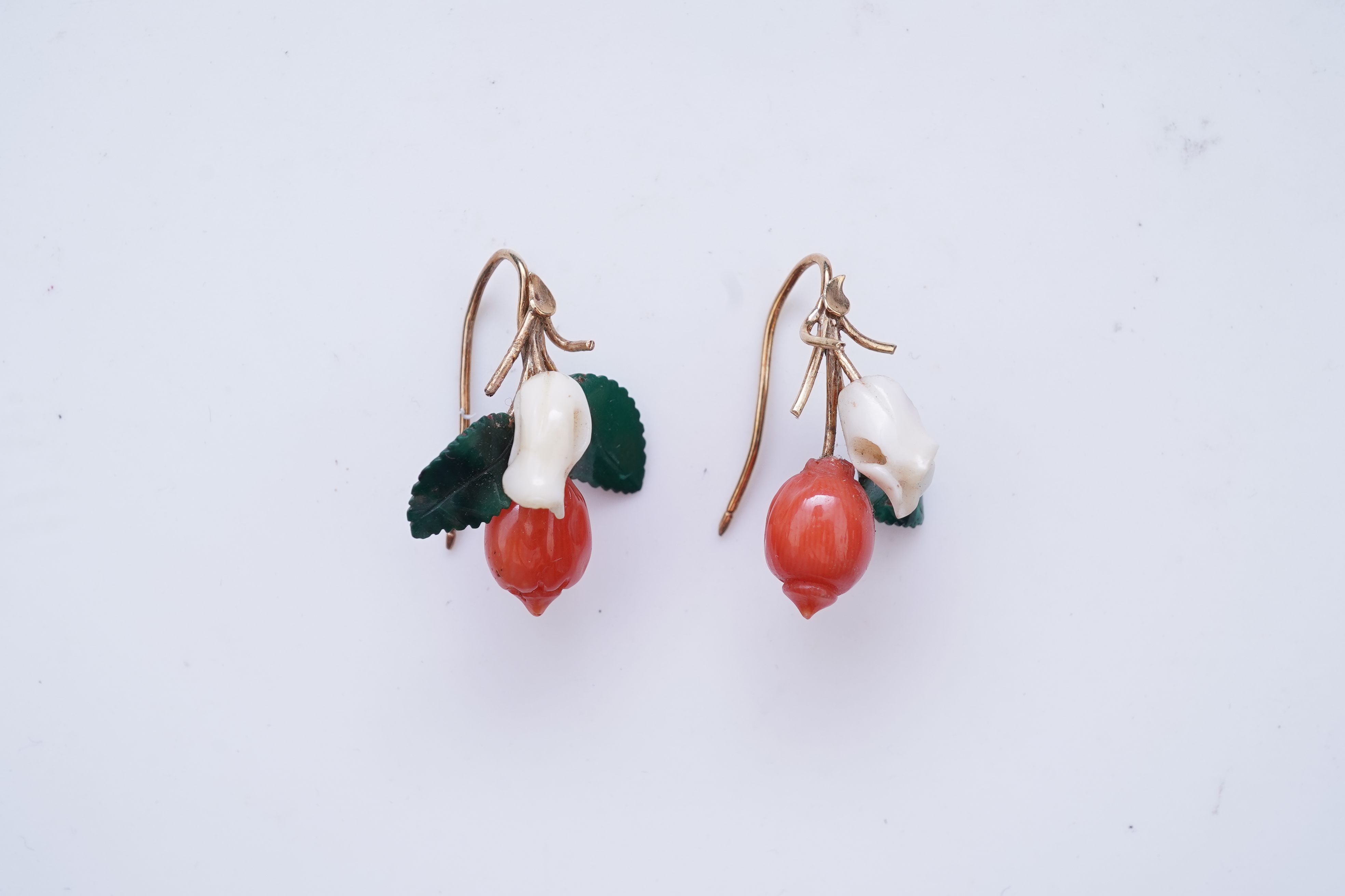 A rare coral and malachite demi-parure, mid 19th century and later